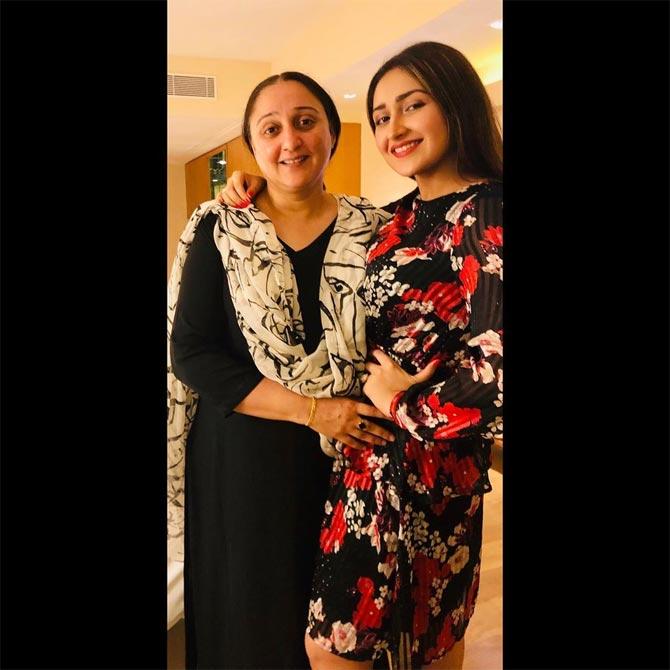 Needless to say, Sayyeshaa is quite close to her mother. In one of her Instagram posts, pouring her heart out, Sayyeshaa had written, 