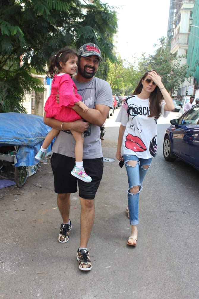 Rannvijay Singha was clicked with baby girl Kainaat Singh and wife Priyanka Vora strolling the streets of Bandra, Mumbai during the festival of colours, Holi. All pictures/Yogen Shah and Pallav Paliwal