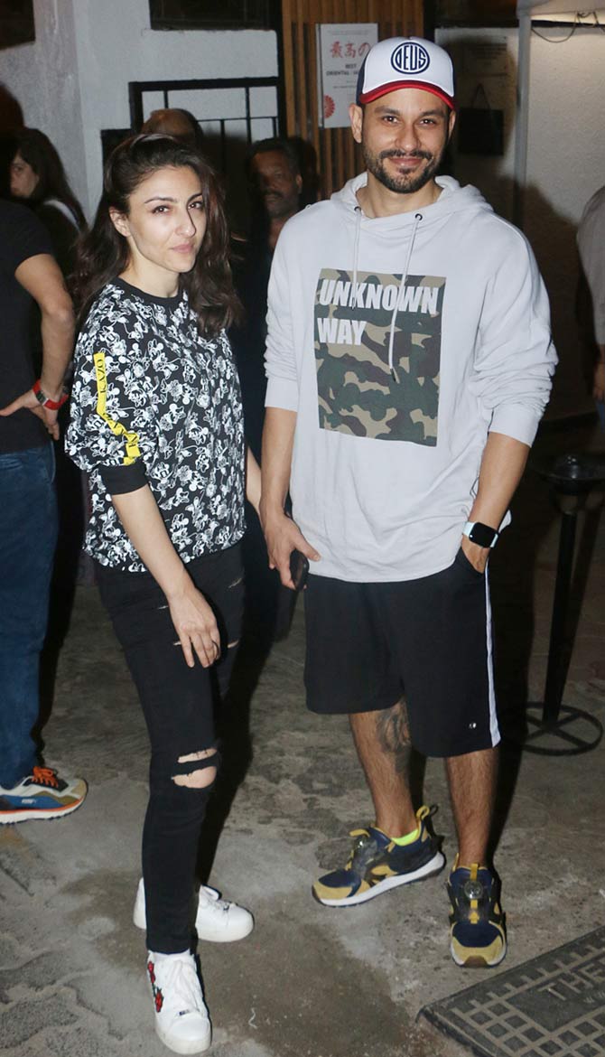 Soha Ali Khan and Kunal Kemmu were also clicked at a popular restaurant in Bandra, Mumbai. Kunal was seen wearing an oversized grey sweatshirt, paired with black shorts during the outing.