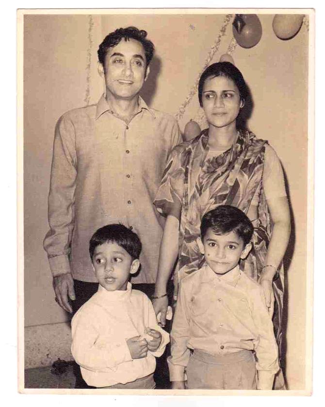 Tahir Hussain made his only directorial piece of work with son Aamir Khan in 1990, titled Tum Mere Ho. Though the film bombed, he repeated the lead pair of Aamir and Juhi Chawla in his next production venture Hum Hain Rahi Pyar Ke, which went on to become the biggest hit of his career.
In picture: Tahir Hussain with wife Zeenat Hussain and kids - Faisal Khan [R] and Aamir Khan [L]