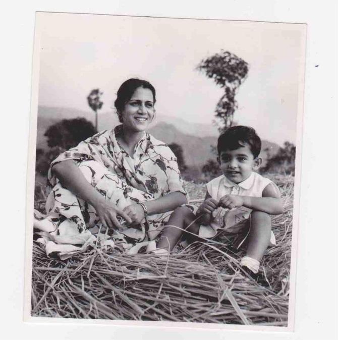 farhat khan hermana de aamir khan