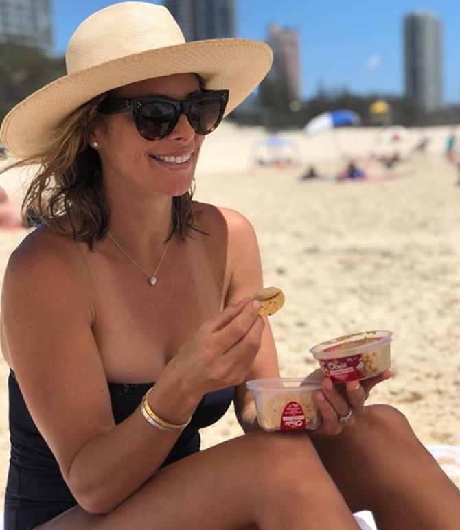 During Christmas season in 2018, Candice Warner shared this photo of her in a bikini on the beach and wrote: The Christmas holidays always means spending loads of time outdoors creating lasting memories. It’s important especially with kids that I always plan ahead and pack lots of healthy options for the day out. @obela_au makes our families favourite snack by far, it’s always the first to go. So, how do you Hummus? #sohowdoyouhommus? #obelaau #obela #sp