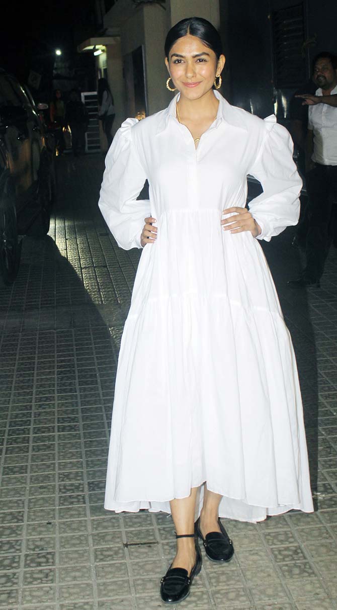 Super 30 fame actress Mrunal Thakur was clicked in her all-white attire at the screening. Angrezi Medium also stars Deepak Dobriyal, Dimple Kapadia, Ranvir Shorey, Pankaj Tripathi, and Kiku Sharda. Directed by Homi Adajania, the film is produced by Dinesh Vijan and Jyoti Deshpande. The film is all set to release on March 13, 2020.