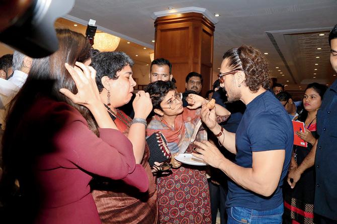 farhat khan hermana de aamir khan