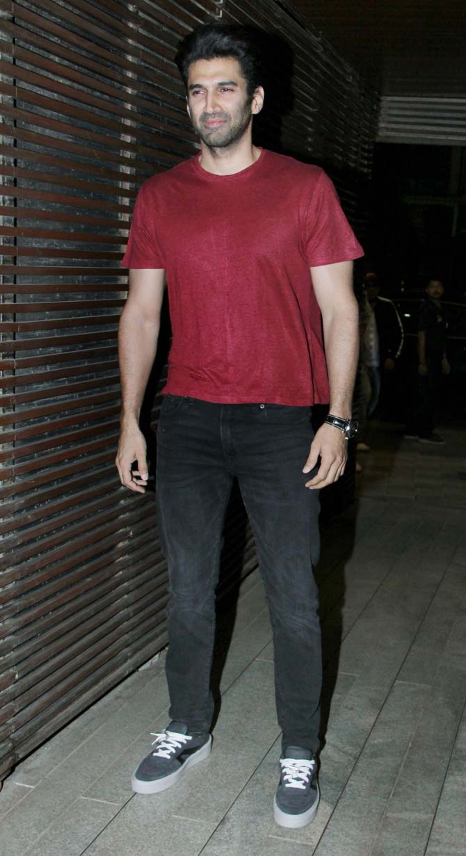 Aditya Roy Kapoor looked handsome in a maroon casual t-shirt which he paired it with black pants and sneakers.