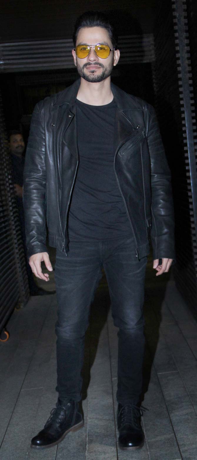 Kunal Kemmu also made a grand appearance at the party in his all-black attire. The actor, who is known for his comic role was seen in a negative role in Malang.