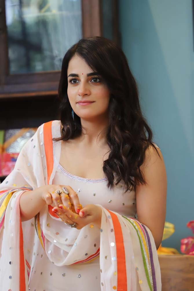 The star cast of Angrezi Medium are going all out to promote their upcoming film, which released this Friday. Radhika Madan, who plays Irrfan Khan's daughter in the film was seen promoting it with a twist by turning into a 'halwai' (confectioner) for a day. All pictures/Yogen Shah and Pallav Paliwal