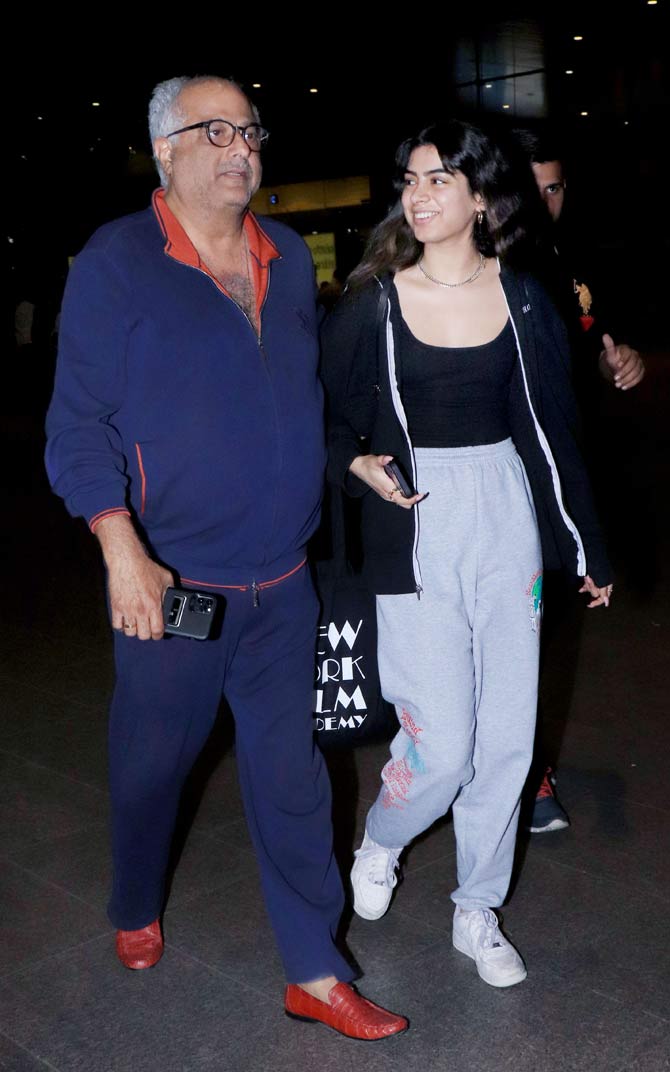 Khushi Kapoor was seen wearing grey-coloured joggers, paired with a basic black tee and a hoodie as her airport look.