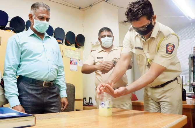 In the backdrop of coronavirus pandemic, Mumbai Police on March 15 issued orders prohibiting any kind of tour involving a group of people travelling together to foreign or domestic destination organized by private tour operators or otherwise. The welcome desks of all 94 police stations in the city have been equipped with hand sanitisers for visitors and staff, as also face masks for the latter in a bid to stave off Coronavirus. However, personnel at two of the stations Sahar and Airport are more vulnerable to the virus, due to the high connectivity with international as well as domestic travellers at the Mumbai airport. Picture/Anurag Ahire)