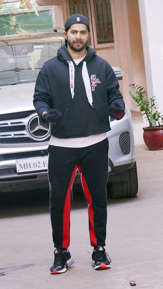 Here is a closer view of his look! May we just say Varun Dhawan looks like a sports personality, given the kind of attire he is donning. It seems he came for a workout session.
