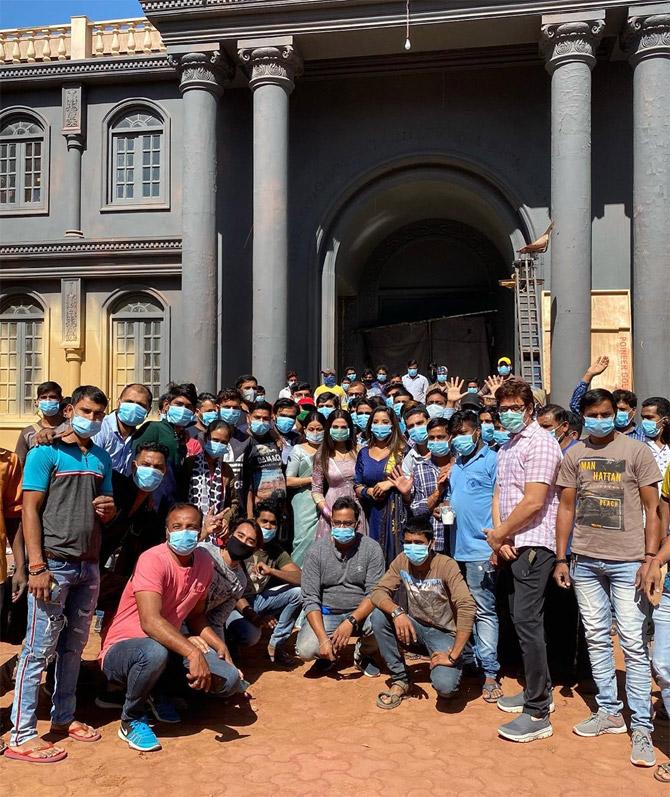 Monalisa: The Nazar 2 actress is taking precautions during the coronavirus pandemic. She shared a picture of herself from the sets of her TV show Nazar 2 where she can be seen wearing a face mask. She posed with the whole team on the sets to spread awareness about Coronavirus. Along with the photo, Monalisa wrote, 