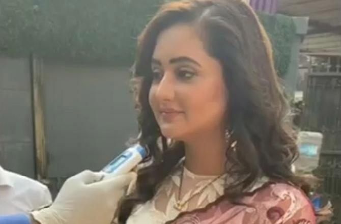 Rashami Desai: According to doctors, a high temperature may indicate coronavirus, so it's important to take your temperature with a thermometer and watch out for cough or if you have difficulty breathing. Rashami Desai had her temperature checked at her shooting location. As much as fans are admiring her cuteness and how adorable she is, we also must give her credit for going through the due processes to ensure she and everyone around her are safe and healthy. Click here to watch the video.
