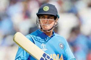 My sixth sense says Dhoni will play in T20 World Cup, says coach Keshav