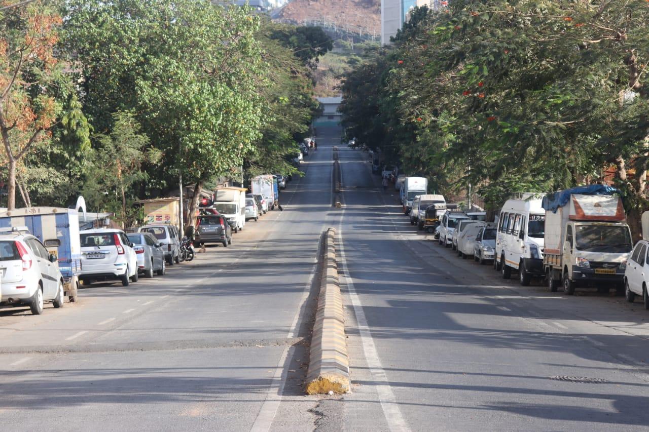 In India, 23 people who were tested positive have been discharged after treatment, as per Health Ministry figures. 
In photo: Residents of Goregaon stayed off-road on Sunday. 
