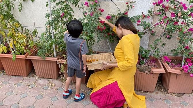Spending some time with her nephew, Mouni Roy also went vegetable plucking in her kitchen garden. 