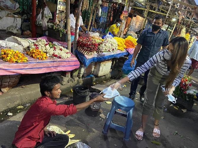 The politician was also seen distributing masks to the needy people. She shared the images on Instagram and wrote, 