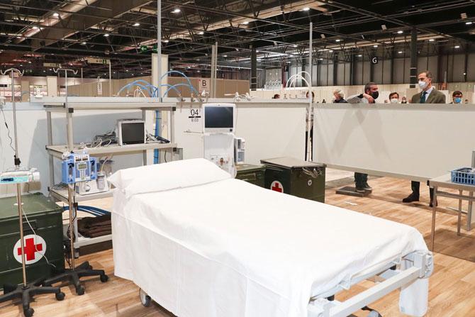 In France, the town of Mulhouse has drawn the focus of French President Emmanuel Macron, who ordered a field hospital to be built to help tend to the sick. Around 50 soldiers have been putting up the structure that will have equipment usually used to make surgery possible in combat zones retrofitted to treat patients with the coronavirus. Authorities hope the five tents, each with six beds, could receive patients from March 30. About 100 military health personnel, anesthetists, nurses and nursing assistants, will be available to operate the field hospital. (Picture/AFP)
