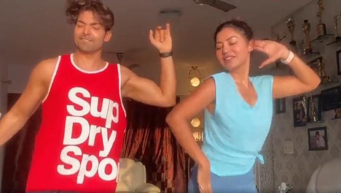Gurmeet Choudhary: The coronavirus pandemic has stopped almost all of our outdoor activities. It's especially tough for gym and dance lovers who are missing their classes. But Gurmeet Chaudhary has a simple solution for this. He posted a video on his Instagram in which he can be seen dancing with his wife Debina Bonnerjee. Want to see the dance video? Click here