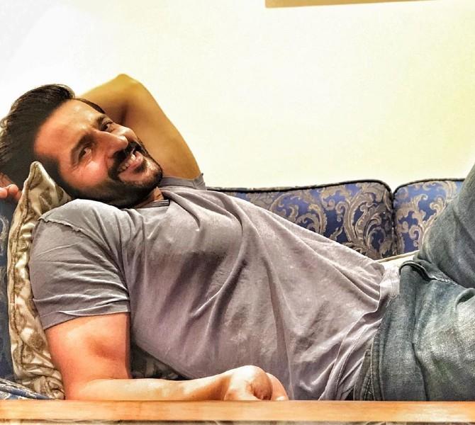 Hiten Tejwani: While Gurmeet is busy dancing with his wife, Hiten Tejwani believes in spending time by simply relaxing.