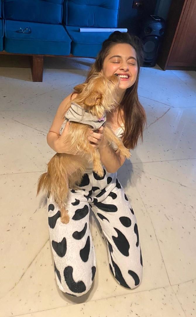 Sanjeeda Shaikh: During quarantine, Sanjeeda Shaikh is killing time by spending some precious moments with her pet. She shared this picture on her Instagram handle in which she can be seen playing with her cute dog.