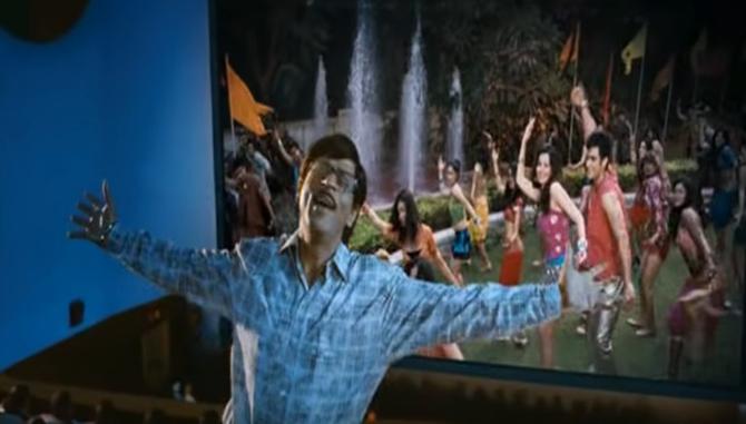 Did you know Karan had a short role in SRK-Anushka Sharma's 2008 film Rab Ne Bana Di Jodi? That's Karan in the red shirt dancing on the screen behind Shah Rukh Khan! While the role may have been extremely short, it got him his debut TV show, Love Ne Mila Di Jodi, in which he played the lead role. 