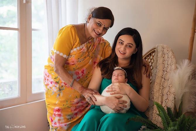 Post-pregnancy, Mahhi, like any other woman, gained weight and became a victim of body shaming on social media. But she gave back to the trolls like a boss! There are hardly any celebrities that aren't body-shamed when they begin to gain weight and Mahhi Vij was no exception. She may not have expected people would begin to target her sudden weight-gain and stoop to such low. One user commented on her Instagram picture - Sharam Kar Moti, to which the actress replied- Was ur mother thin after delivering u like an idiot. She then posted another message in her story that read- U guys r representing ur mother... so think before writing. We loved the way she shut down the trolls!
In picture: Mahhi Vij with her mother and daughter Tara.