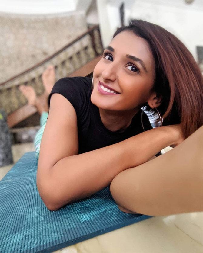 We must fight this together and should do everything to prevent the spread. #21dayslockdownLet's give strength to all the patients and doctors fighting it every day and night.At this moment all we can do is Stay positive and pray for everyone's wellbeing