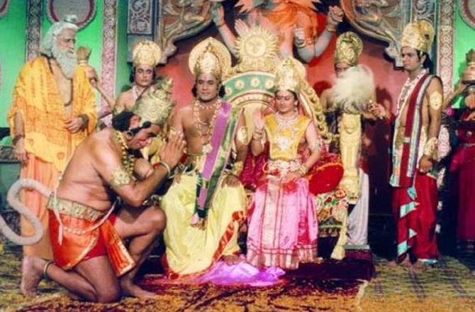 Ramayan: The iconic teleserial Ramayana from the late 1980s began its re-telecast on March 28 on DD national, amid a nationwide 21-day lockdown due to the coronavirus pandemic. Doordarshan decided to re-telecast the mythological series on public demand. Ramayan was one reason why people of all ages woke up early even on a Sunday. Ramayan not only entertained but also enriched our lives. Arun Govil essayed Ram and Deepika Chikhalia was cast as Sita on the show. Both of them along with other cast members went on to become household names.
