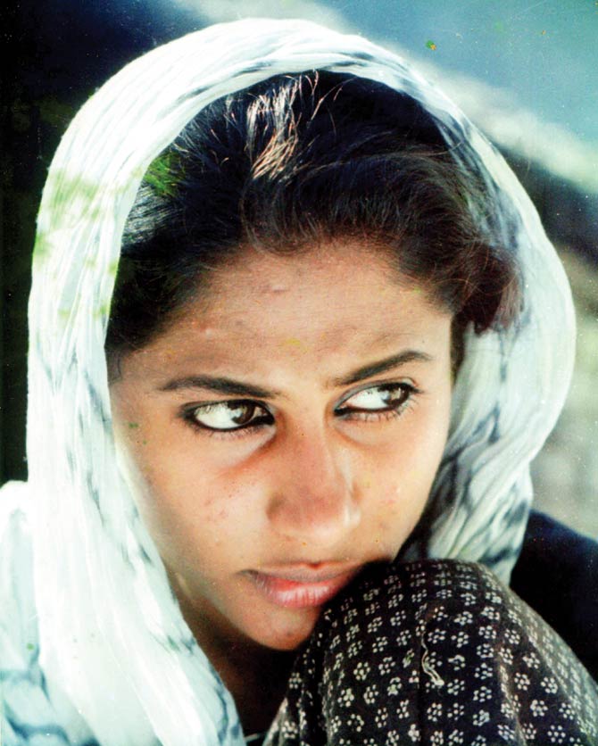 Smita Patil (1955-1986): Although she was known for her hard-hitting persona in art films, Patil proved to be equally adept in commercial cinema. Her career span was hardly a decade old when she died of birth complications at 31 in 1986. However, her films like Nishant, Bhumika and Manthan remain legendary.