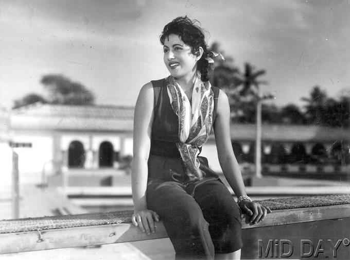 Madhubala (1933-1969): Her lifespan was all of 36 years, but by then Madhubala had done enough to be regarded as one of the greatest divas to grace the screen. Starting her career as a child artist with Basant in 1942, she went on to star in numerous classics like Neel Kamal, and of course Mughal-e-Aazam. Heart complications led to her death in 1969.