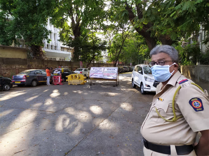 In order to combat the novel coronavirus, Mumbai's Indian Institute of Technology-Bombay (IIT-Bombay) has prepared face masks and portable UV sanitisers that can sanitise wallets, purses and other small items. The institute made 40 masks in 16 hours and are planning to make a 1,000 more. The masks will be given to IIT Bombay security and hospital staff. Besides making face mask and sanitisers, the university staff has also pledged a day's salary to the Chief Minister Relief fund to fight the spread of coronavirus.