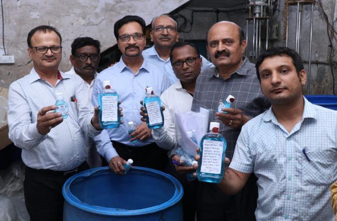 The FDA received information on March 18 that a company named Siddhivinayak Dyecam Private Limited in Nahur Industrial estate, Mulund (W), was making these sanitizers despite not having the licence for it. Joint Commissioner DR Gahane with 10 other officers raided the premises and found material that is used to make sanitisers, along with some packaged ones. (Picture/Anurag Kamble)