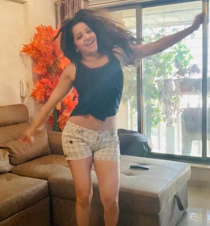The coronavirus pandemic did not stop Monalisa from spreading smiles. The actress posted a video of her dancing cheerfully. The occasion was of her crossing 3 million followers on Instagram. The world might be gloomy due to the coronavirus scare, but the actress makes sure to keep the happy quotient high.