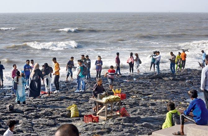 Bandra Bandstand on Saturday. Pic/Atul Kamble 
