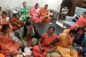 Women sing 'coronavirus go back' bhajan, netizens are in splits