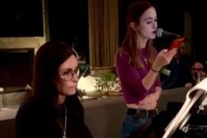Courteney Cox plays piano as daughter Coco sings cover of Demi Lovato