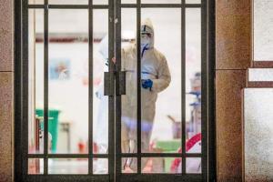 Wuhan shuts a makeshift hospital
