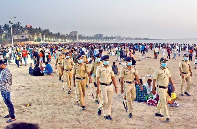 Mumbai police in face masks making the rounds of Juhu beach on Sunday. Pic/Satej Shinde