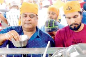 B-town buzz: Randeep visits Golden Temple; Himansh flies to hometown