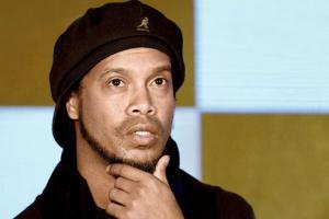 Ronaldinho lawyers push for footballer's release over fake passport row