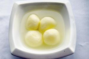 Policeman gets rasgulla for hypoglycemic patient