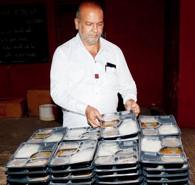 Sanjay Mali inspects the prepared meals. Pic/Rajesh Gupta