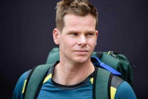 Here's David Warner's reaction to Steve Smith getting hit on head