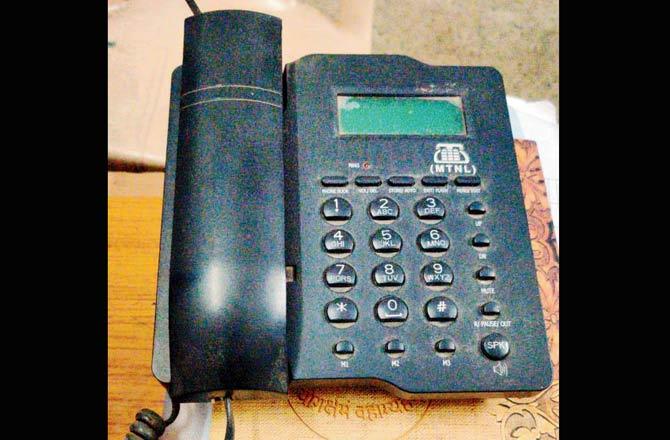 The dead landline phone at Sanpada post office