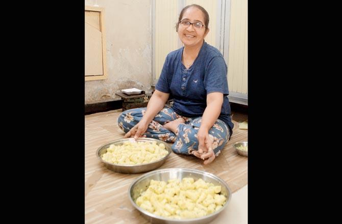 Bhavna Tushar Popat is a khandvi specialist. Also called patuli in Marathi, the khandvi is a rolled bite-sized steamed snack of gram flour and yogurt. Pics/Ashish Raje