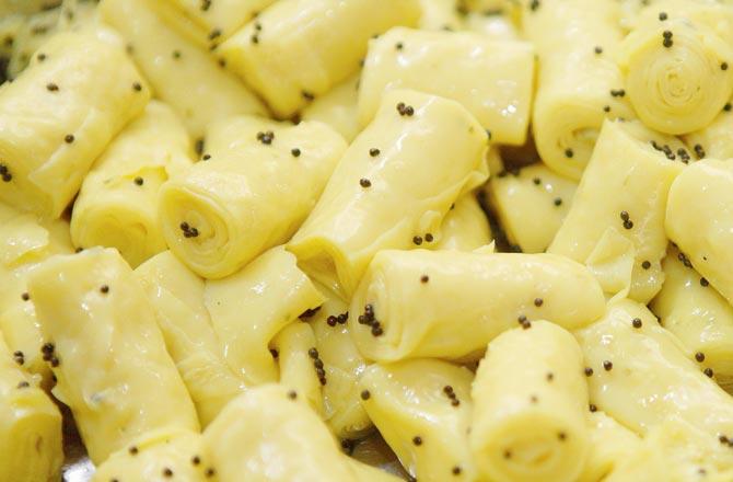 Bhavna Tushar Popat is a khandvi specialist. Also called patuli in Marathi, the khandvi is a rolled bite-sized steamed snack of gram flour and yogurt