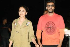 Arjun and Rakul return from Alibaug; clicked at Gateway of India