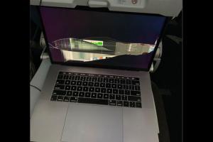 Man calls out Delta Airlines for broken laptop, leaves Twitter divided