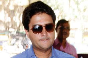 Congress leaders slam Scindia, say he chose 'personal ambition'