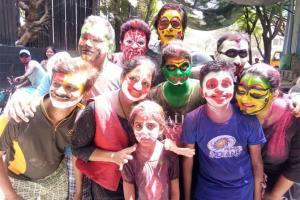 Mumbaikars usher in Holi even amid Coronavirus scare